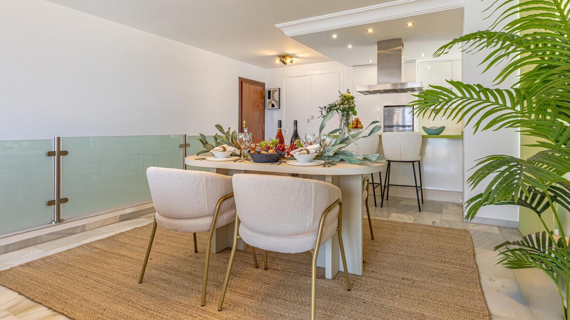 Apartment Vacation I Sea Views, 24-7 Security, Parking, Walk To Everything In Luxurious Puerto Banus *