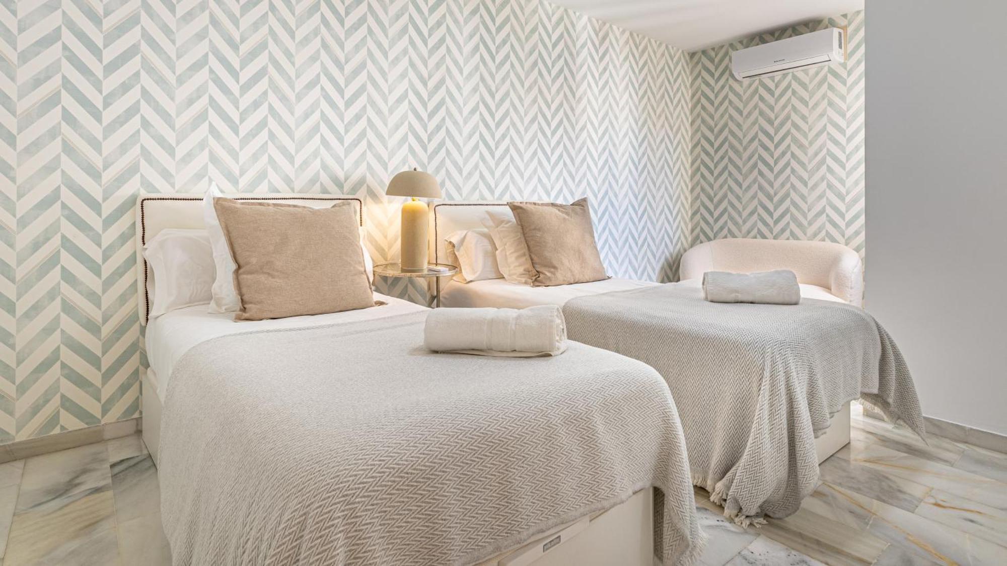 Apartment Vacation I Sea Views, 24-7 Security, Parking, Walk To Everything In Luxurious Puerto Banus Marbella