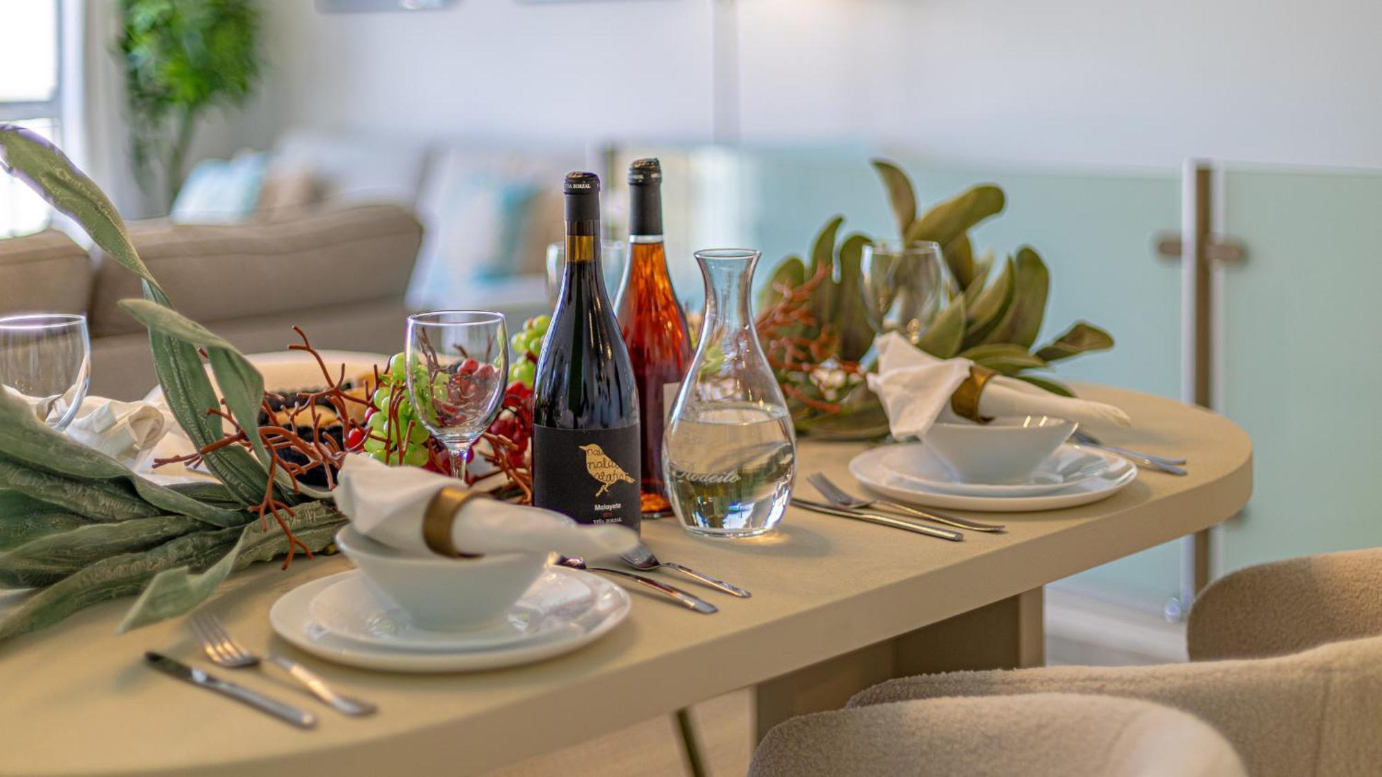 Vacation I Sea Views, 24-7 Security, Parking, Walk To Everything In Luxurious Puerto Banus *