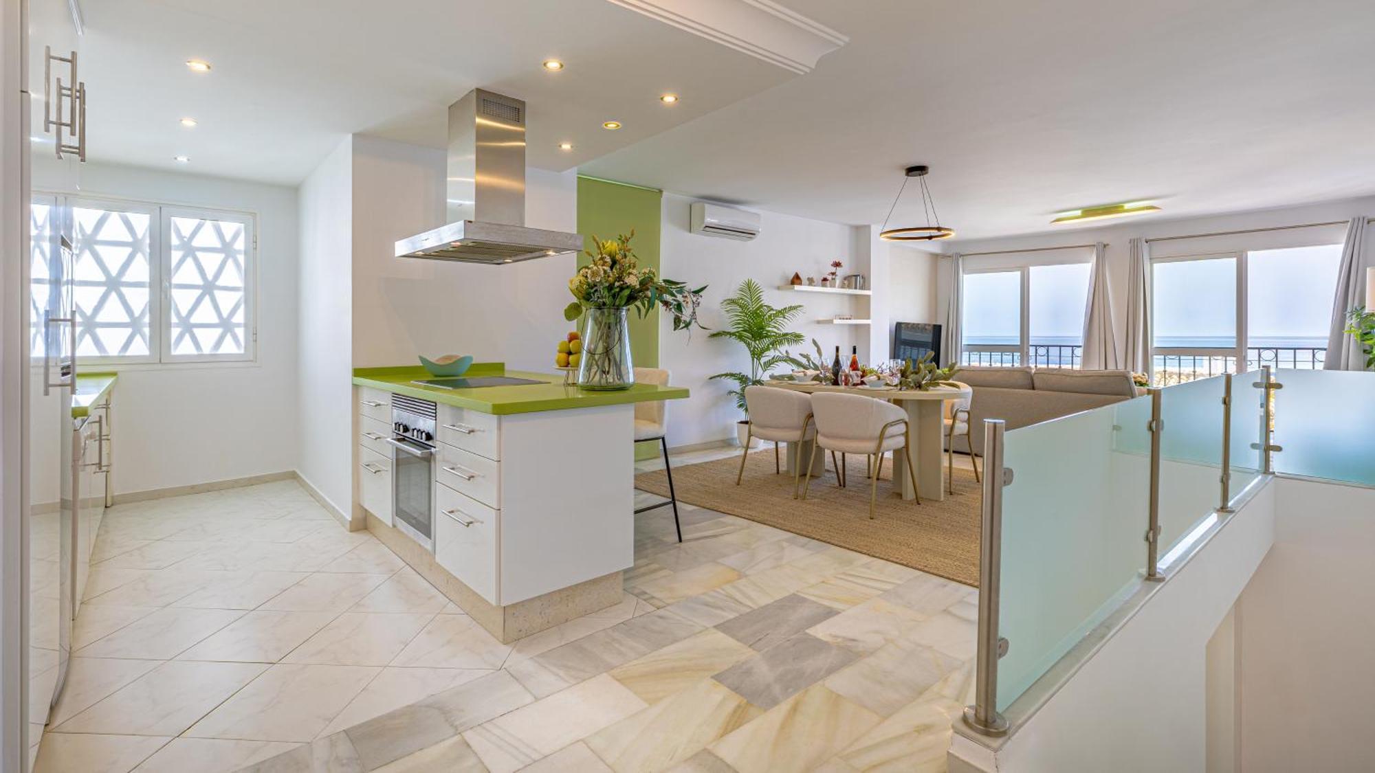 Vacation I Sea Views, 24-7 Security, Parking, Walk To Everything In Luxurious Puerto Banus Apartamento