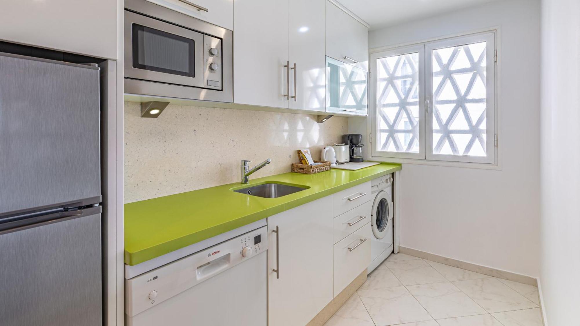 Vacation I Sea Views, 24-7 Security, Parking, Walk To Everything In Luxurious Puerto Banus Apartamento *