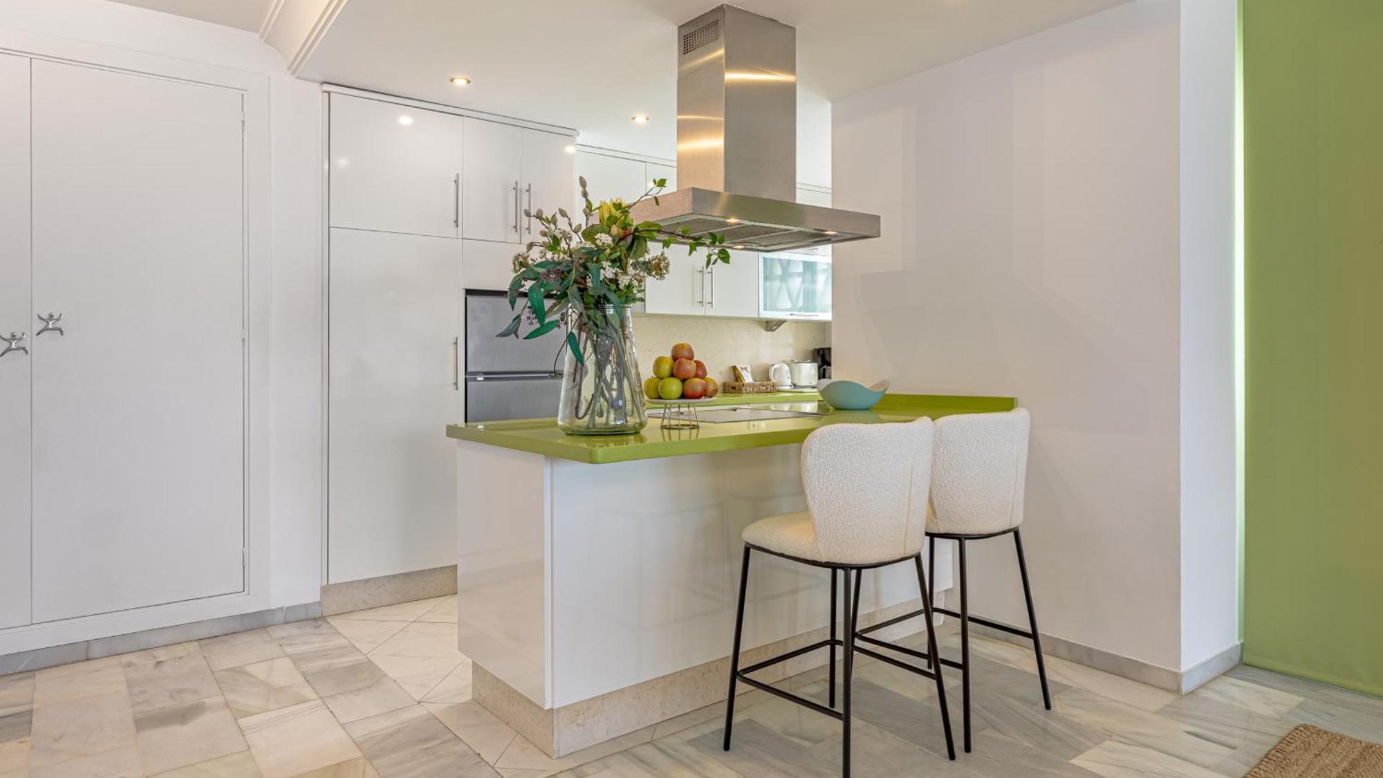 Apartment Vacation I Sea Views, 24-7 Security, Parking, Walk To Everything In Luxurious Puerto Banus Marbella